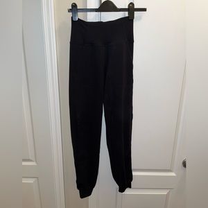 Lululemon high rise joggers, sides open - size 4
